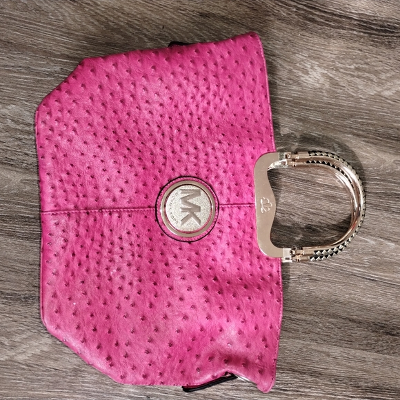 Michael Kors Pink Textured Handbag - Picture 5 of 8